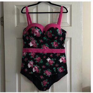 Torrid 2 (2X 18/20) Hello Kitty Roses One Piece Underwire Push Up Bra Swimsuit